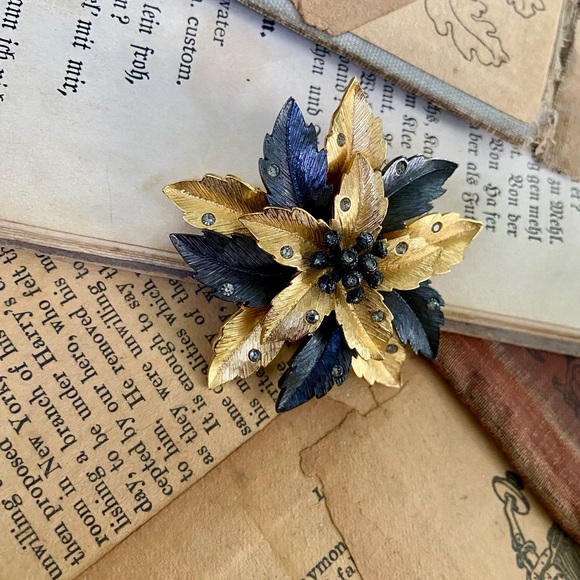 Vintage Joan Rivers black & gold tone Desert Cactus rhinestone accented brooch - Picture 5 of 10